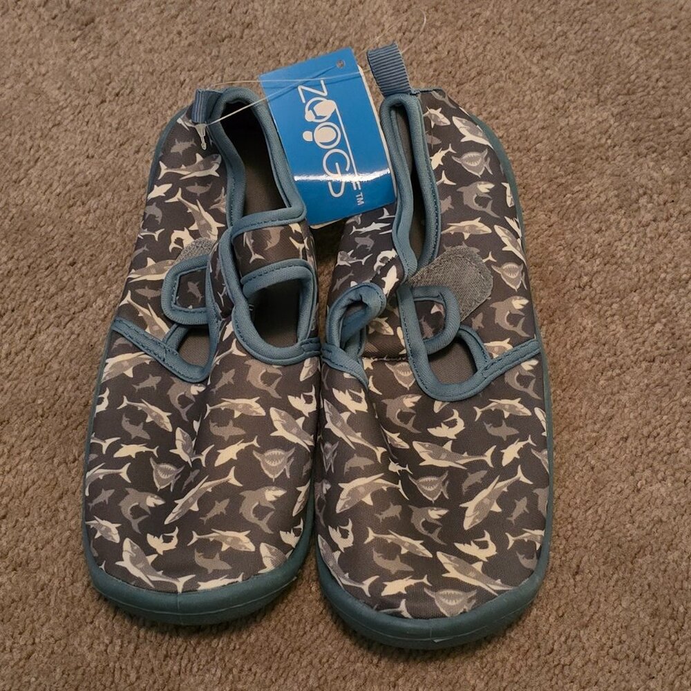 NWT Kids Zoogs Water Shoes Size 2